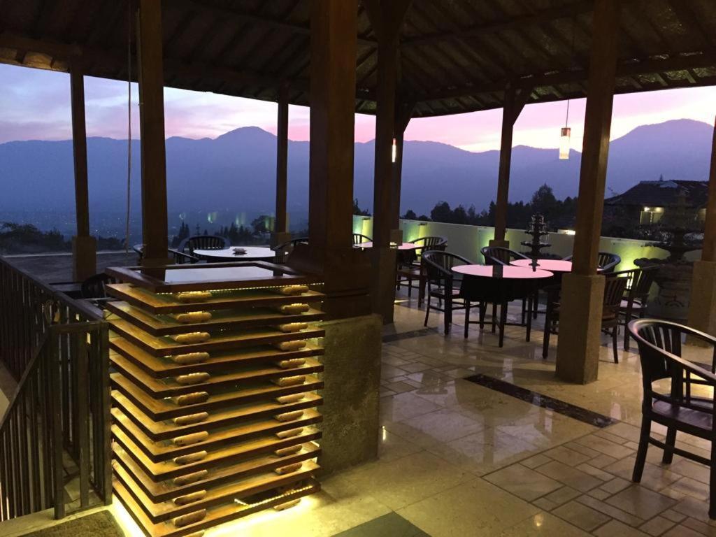 Villa Eaden Puncak Ngoại thất bức ảnh